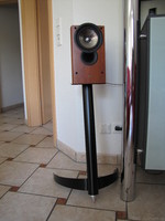 Kef IQ10 auf ProJect Audio Systems Boomerang Stndern