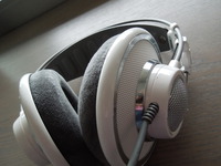 AKG 701