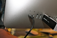 Kabel am iMac (Kopfhreranschluss)