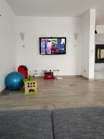 Blick vom Sofa auf TV