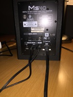 Zwei Kabel von der soundkarte in die box 