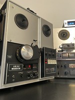 Akai VT-700